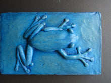 Load image into Gallery viewer, Tree Frog Concrete Decorative Hand Made Art Tile
