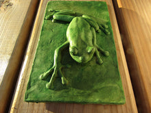 Load image into Gallery viewer, Tree Frog Concrete Decorative Hand Made Art Tile
